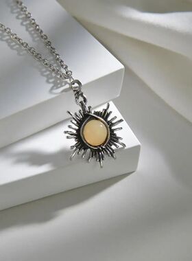 Fashion Moonsone Necklace Crescen Crysal Moon Pendan Vinage