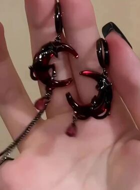 New Gohic Black Moon Penden Necklace for Women Asymmery Tass