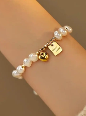幸运爱心巴洛克淡水珍珠小众高级感手链春夏新款字母吊牌复古手镯