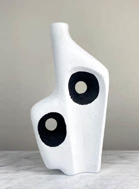 现代简约北欧黑白几何扭转花器花瓶摆件样板房售楼处软装饰品摆i.