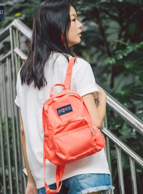 百搭双肩背包Jansport