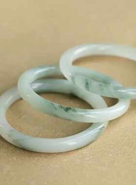 天山翠玉手镯雪翠飘绿冰透玉镯子