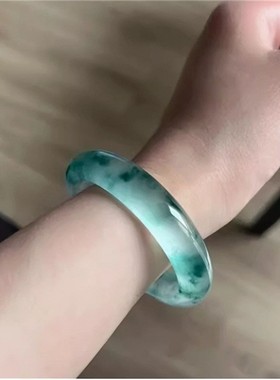 高冰冰透翠色手镯冰透飘花玉镯