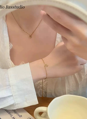 Basstudio韩版ins风小马蹄U型钛钢不掉色微镶锆石手链女小众设计