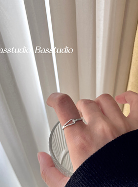 Basstudio 不掉色可碰水简约小众长条钻镂空设计个性通勤百搭戒指