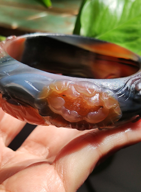 国色天香 纯天然巴西老料玛瑙雕刻手镯 高档水墨古风牡丹花手镯58