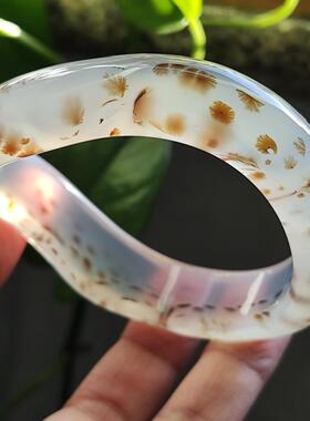 春和景明 纯天然海洋玉髓玛瑙手镯扭扭镯白冰底成型小花飘满圈 58