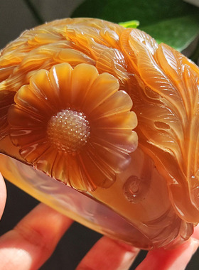 粉孔雀：吉祥之美与艺术 天然轮胎粉玛瑙雕刻手镯 大师工藏品级58