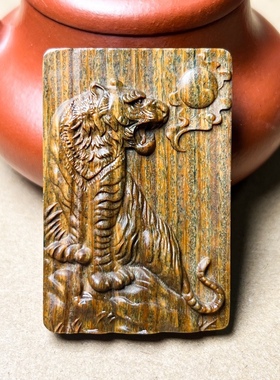 绿檀木老虎吊坠绿色木头虎牌属虎木雕挂件项链车挂钥匙扣男女木虎