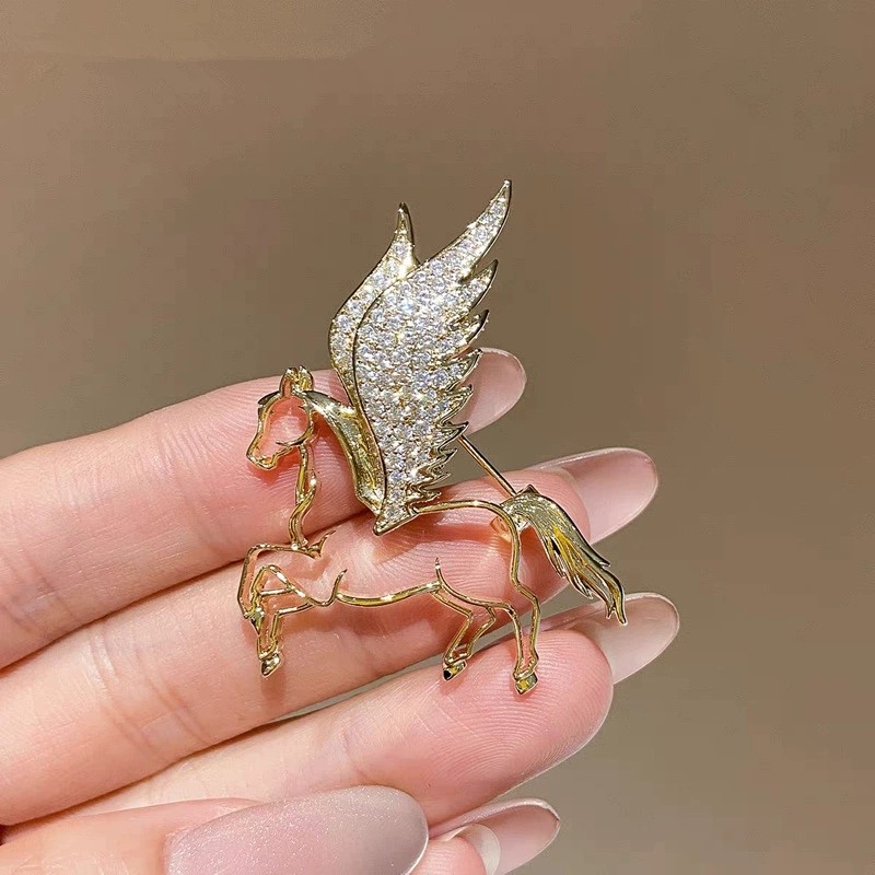 新款轻奢飞马胸针女高档复古镶钻骏马胸花西装别针衣服时尚配饰,淘宝优惠券,粉丝福利购,淘宝优惠卷