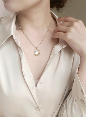 不规则白色爱心吊坠锁骨链