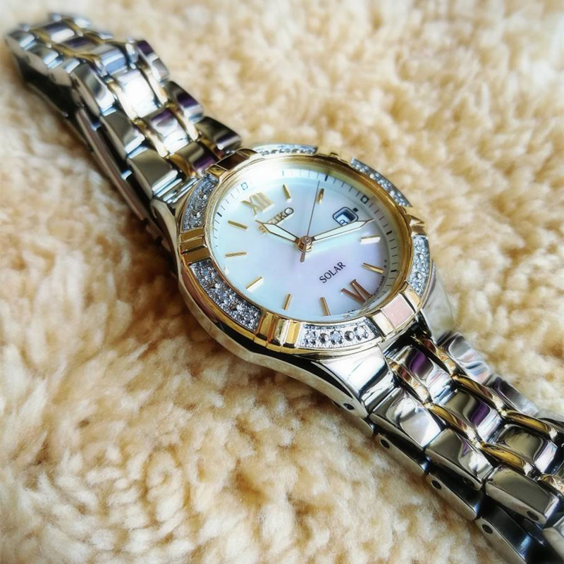 代购正品 SEIKO 精工珍珠贝母盘镶钻间金色钢带太阳能女表 SUT068 - 图2