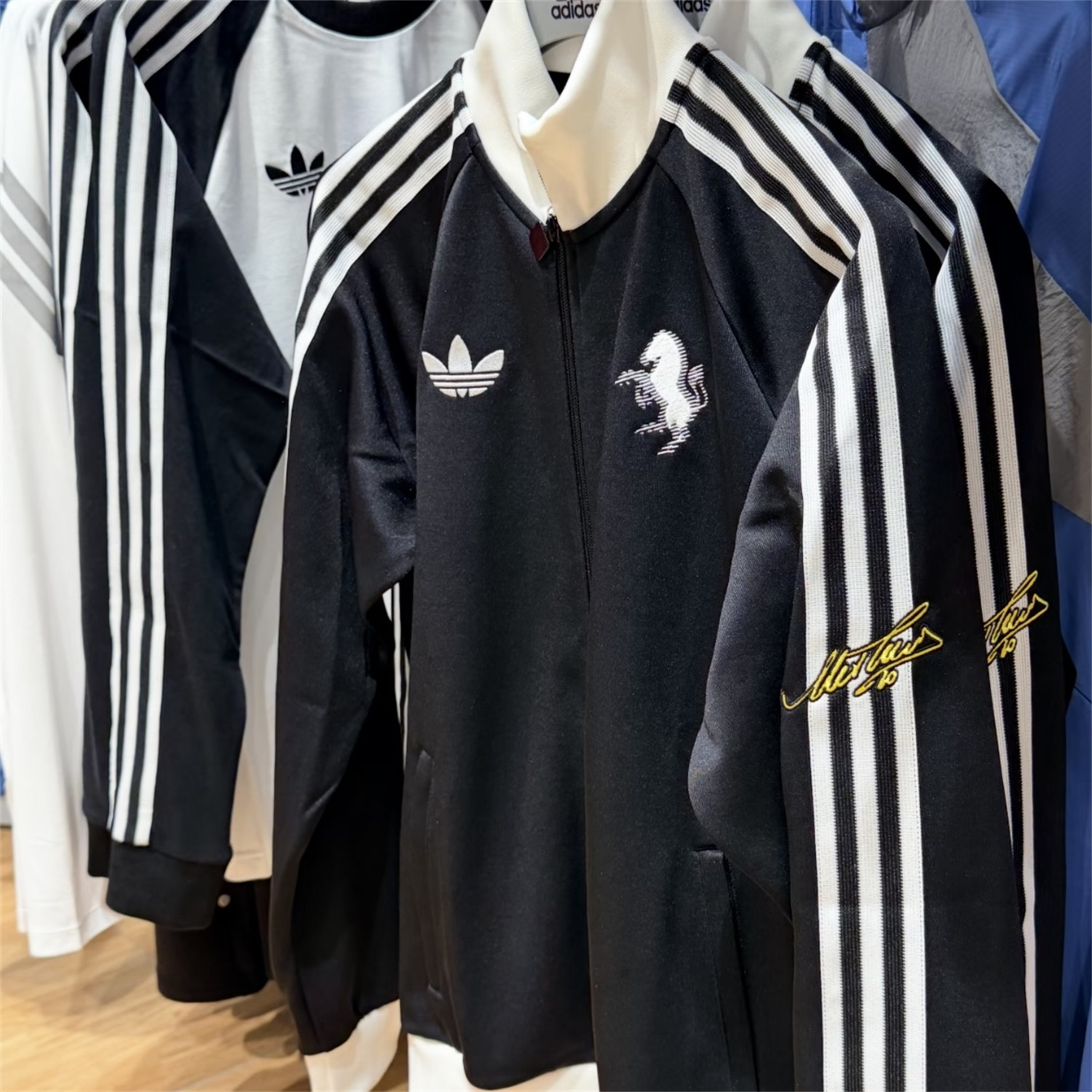 Adidas三叶草 尤文图斯男子运动休闲刺绣足球复古夹克外套 KB4452,淘宝优惠券,粉丝福利购,淘宝优惠卷