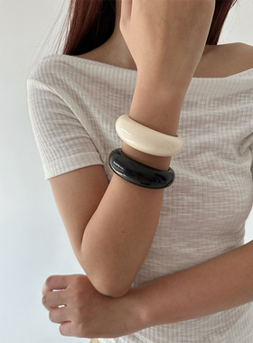 atmshop复古时髦博主同款黑白树脂叠戴手镯高级百搭简约开口手环