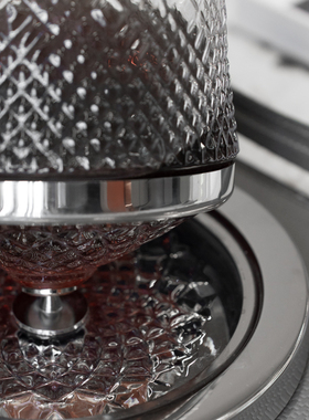 现代简约玻璃旋转托盘红酒醒酒器