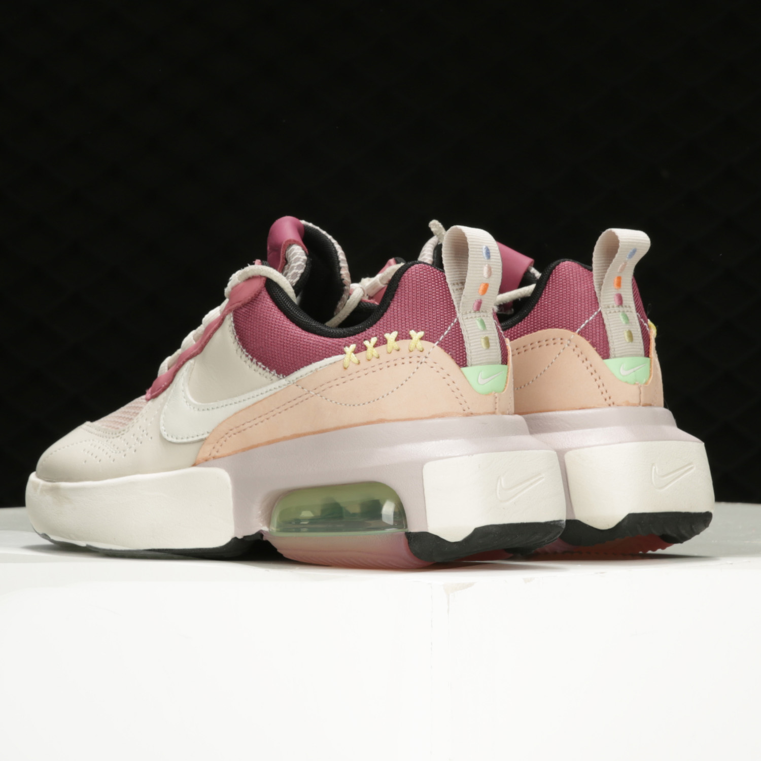 Nike/耐克正品新款AIR MAX VERONA女子气垫缓震跑步运动鞋CZ8683-图2