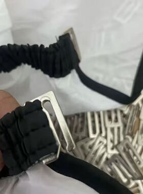 锌合金理发店硅胶领口卡扣