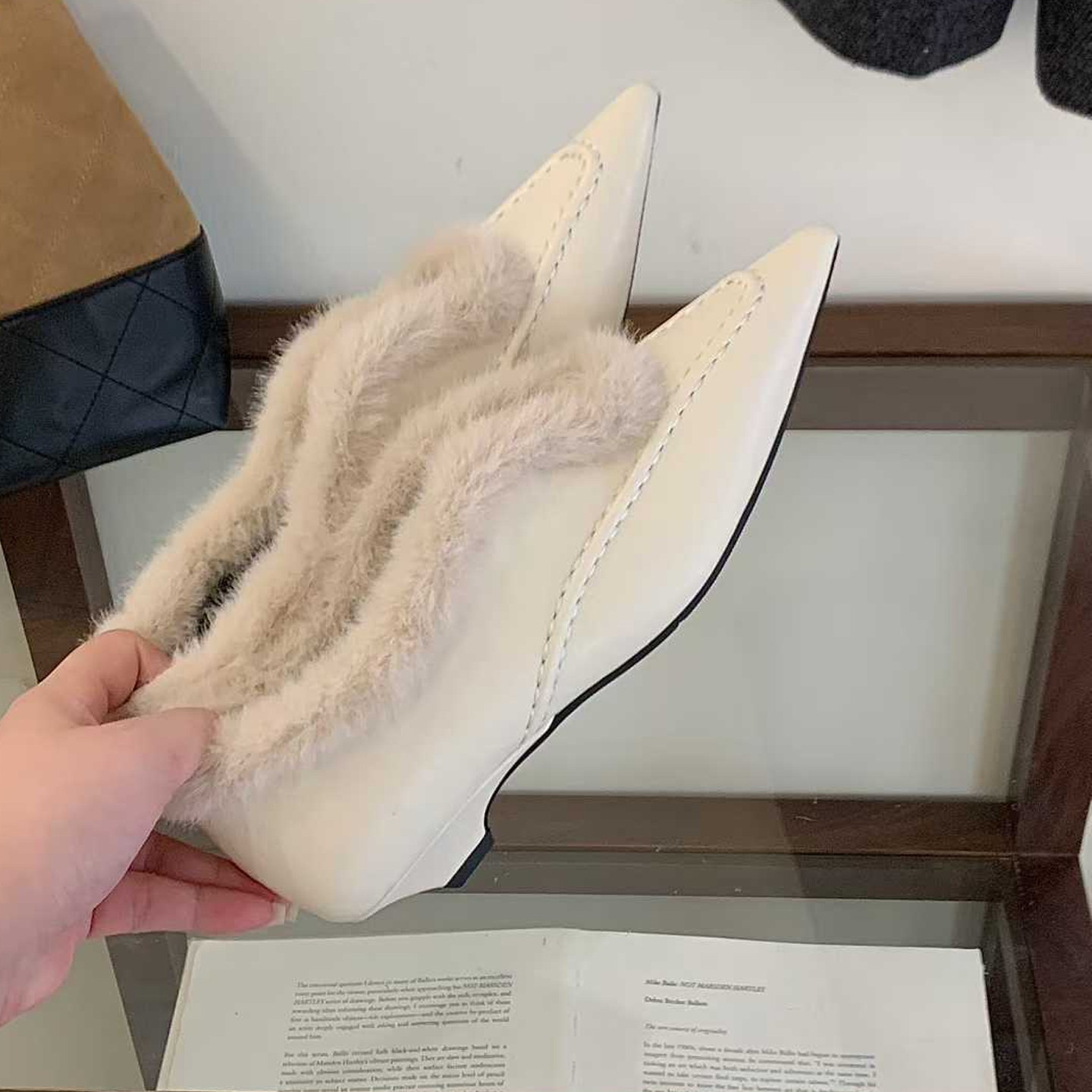 欧美时尚尖头瘦脚毛毛鞋口套脚粗跟低跟法式深口单鞋加绒女鞋子冬,淘宝优惠券,粉丝福利购,淘宝优惠卷