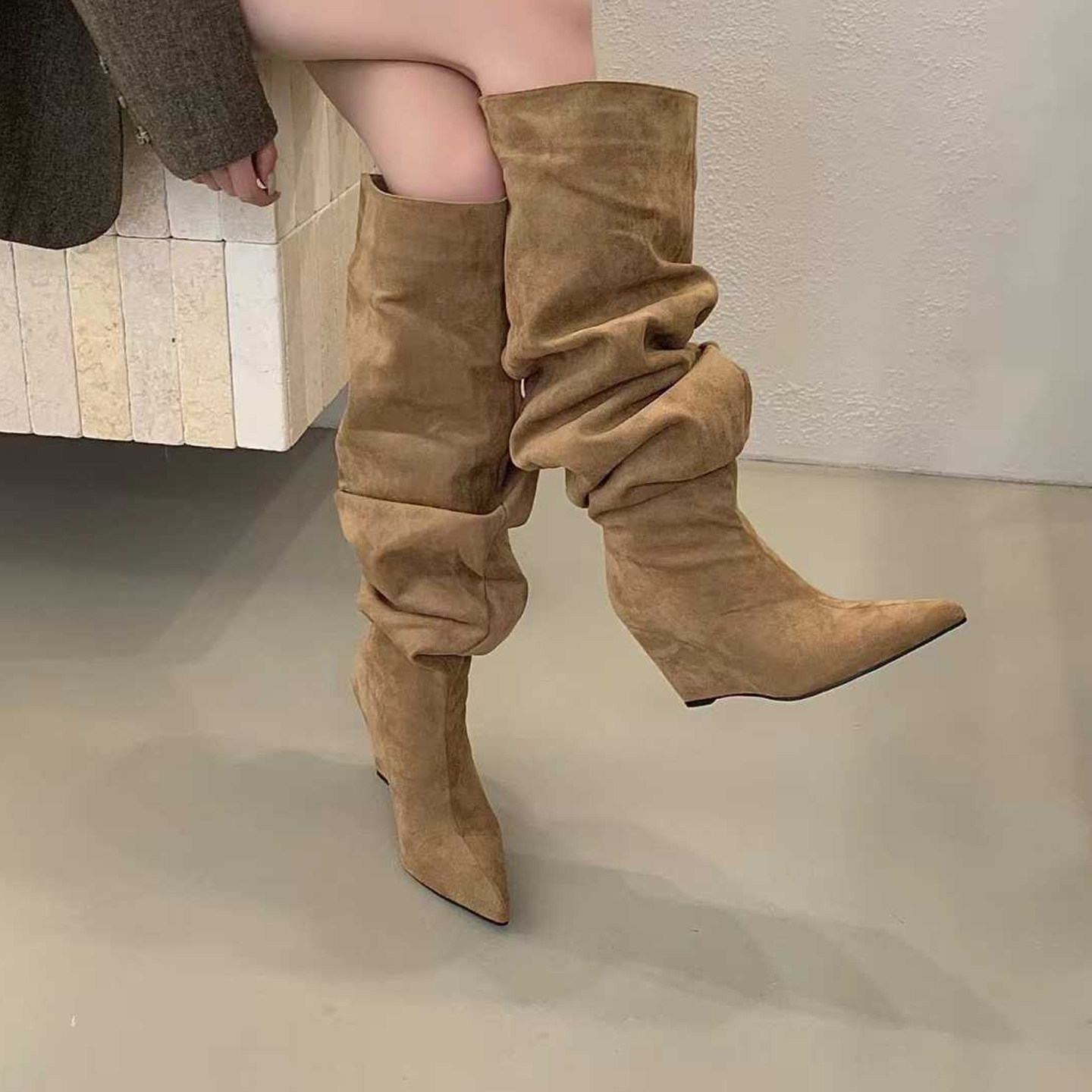 欧美坡跟尖头高跟高筒过膝西部牛仔靴褶皱灯笼靴宽筒时装加绒女靴,淘宝优惠券,粉丝福利购,淘宝优惠卷