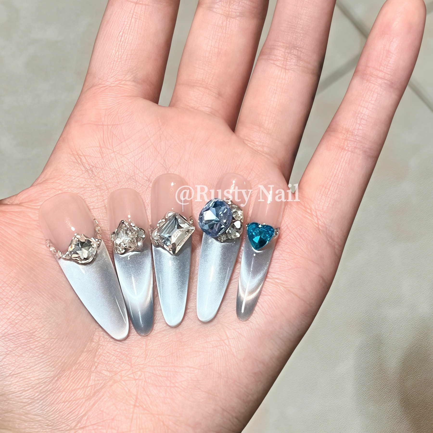 【现货】蓝色千金感爆闪法式猫眼纯手工穿戴甲带钻高级感美甲贴片,淘宝优惠券,粉丝福利购,淘宝优惠卷