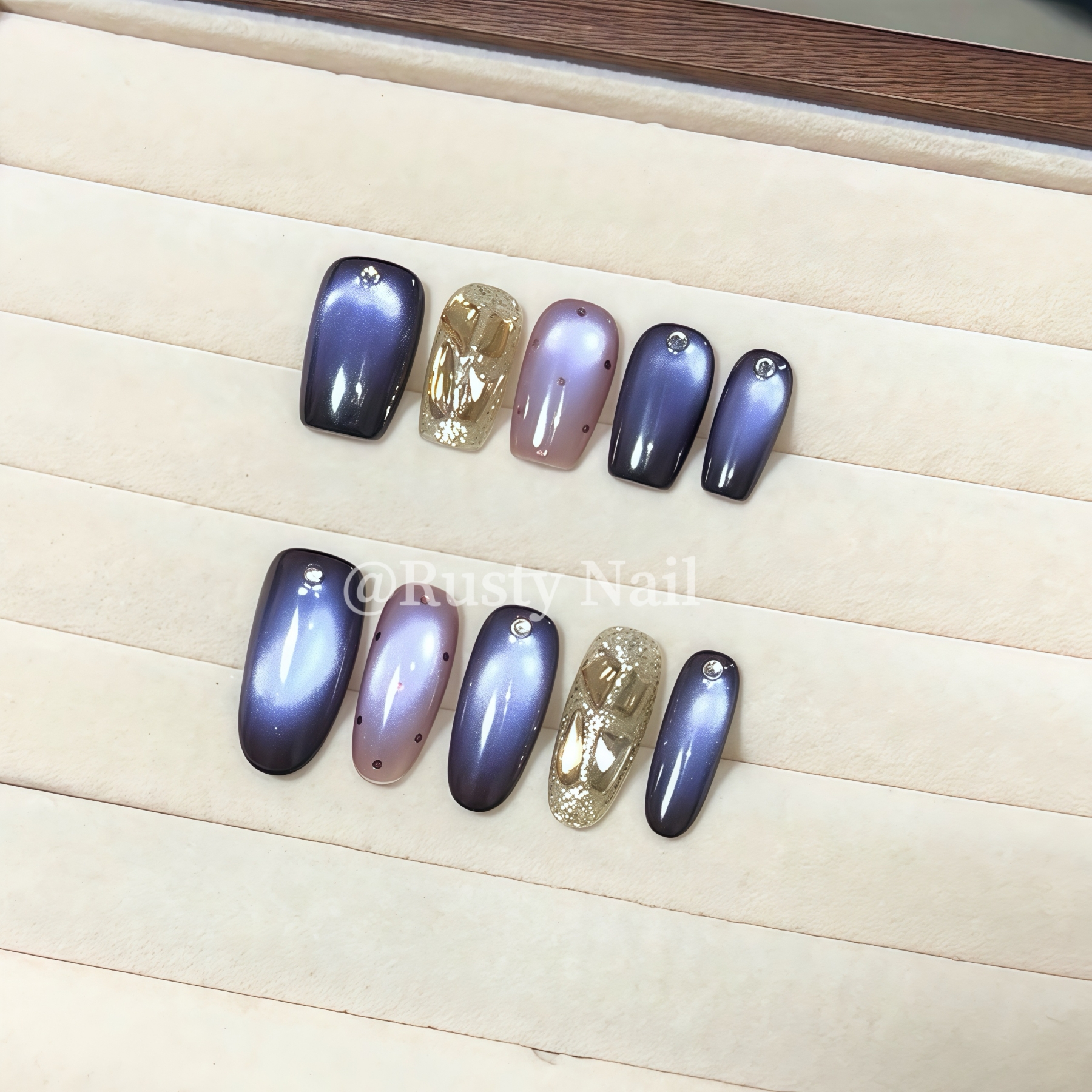 【酱紫】高级感黑加仑紫色猫眼爆闪纯手工穿戴甲短款显白美甲贴片 - 图2