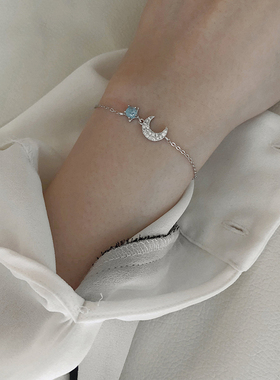 纯真岁月月亮控透亮蓝色宝石手链