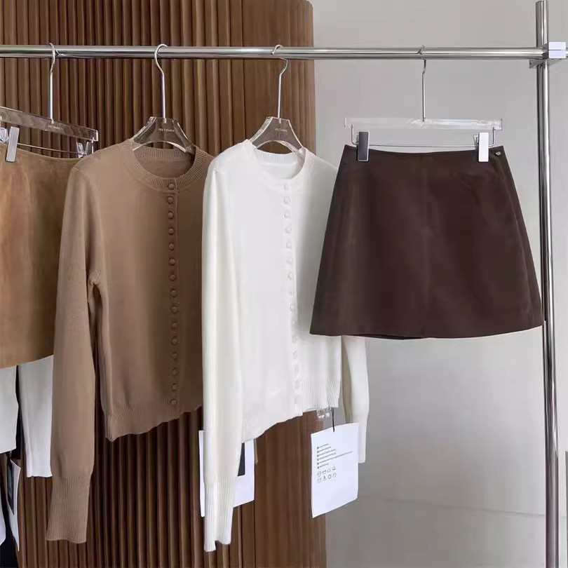 深棕色鹿皮绒短裙女2025秋季新款高腰a字包臀纯色简约气质半身裙,淘宝优惠券,粉丝福利购,淘宝优惠卷