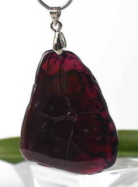 天然玫红石榴石麒麟吊坠