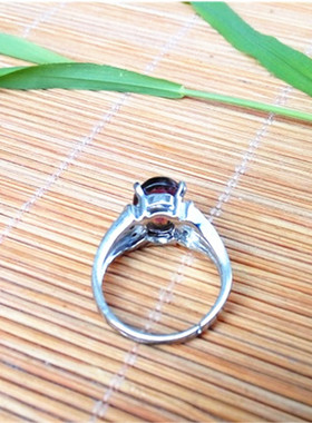 925银镶嵌活扣送老婆石榴石戒指