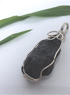 镶嵌原生态黑陨石吊坠男女