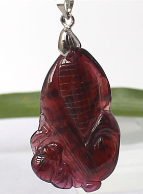 酒红石榴石蝙蝠福寿如意老婆吊坠