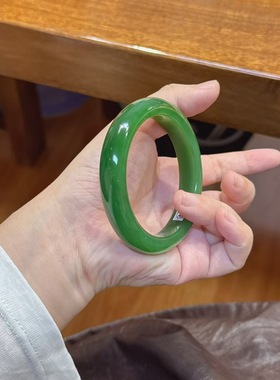 新疆和田玉俄料碧玉辣阳绿手镯泥鳅背精致条手镯带证书