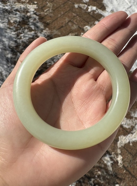 新疆和田玉且末暖黄白手镯胖泥鳅背