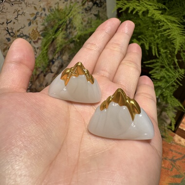 新疆和田玉金镶玉日照金山挂坠简约大气