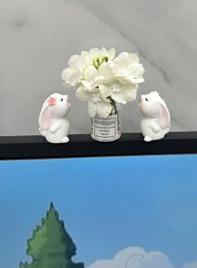 办公室工位电脑屏幕显示屏上的小摆件装饰小配件氛围布置小饰品