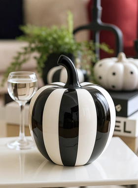 轻奢黑白色条纹陶瓷苹果雪梨摆件