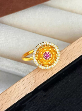 莲花沙金戒指仿真黄金色镶钻开口指环时尚宫廷镶嵌可调节高级感女