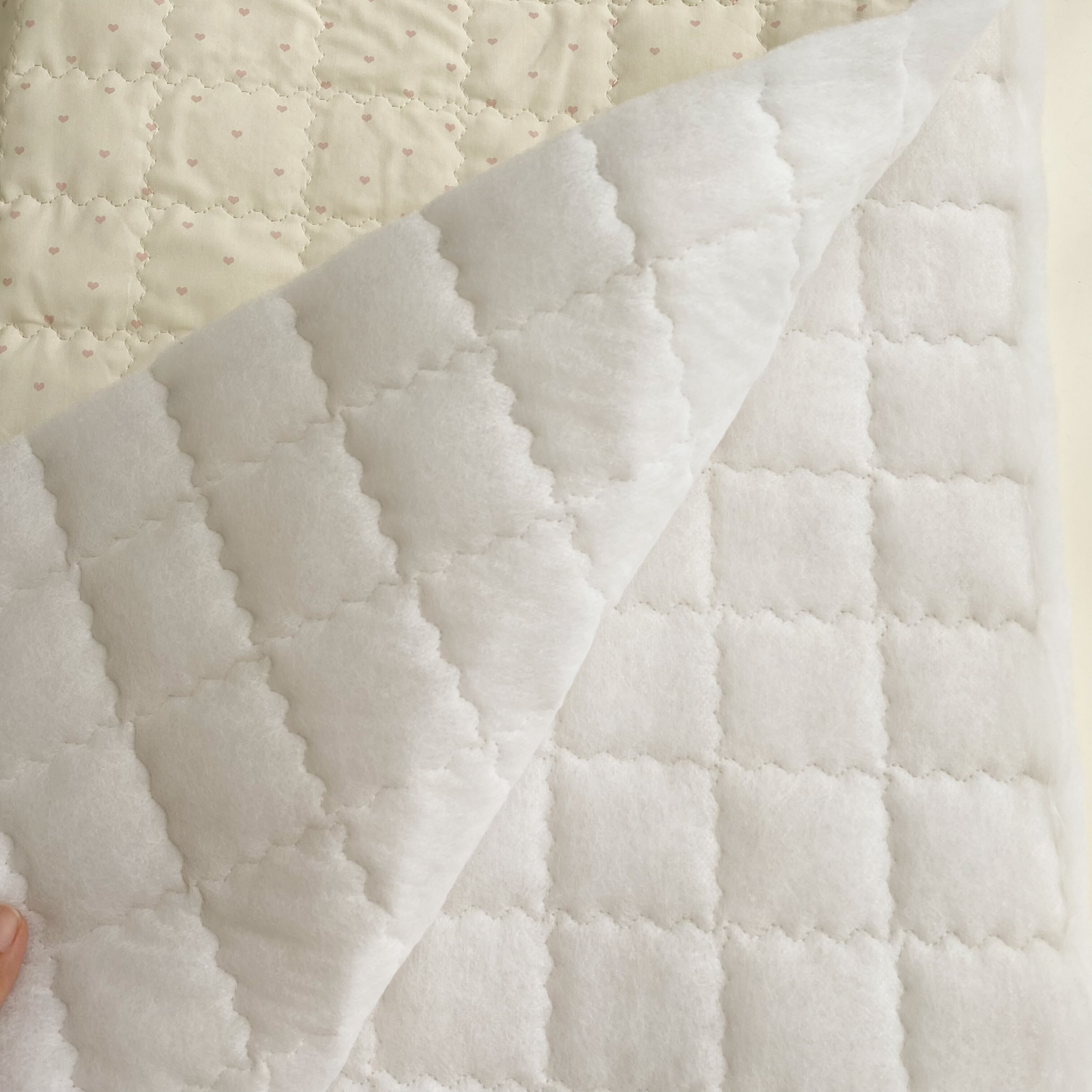 淡黄底爱心波浪方格绗棉包包棉衣餐垫坐垫家居宠物衣服手作面料,淘宝优惠券,粉丝福利购,淘宝优惠卷