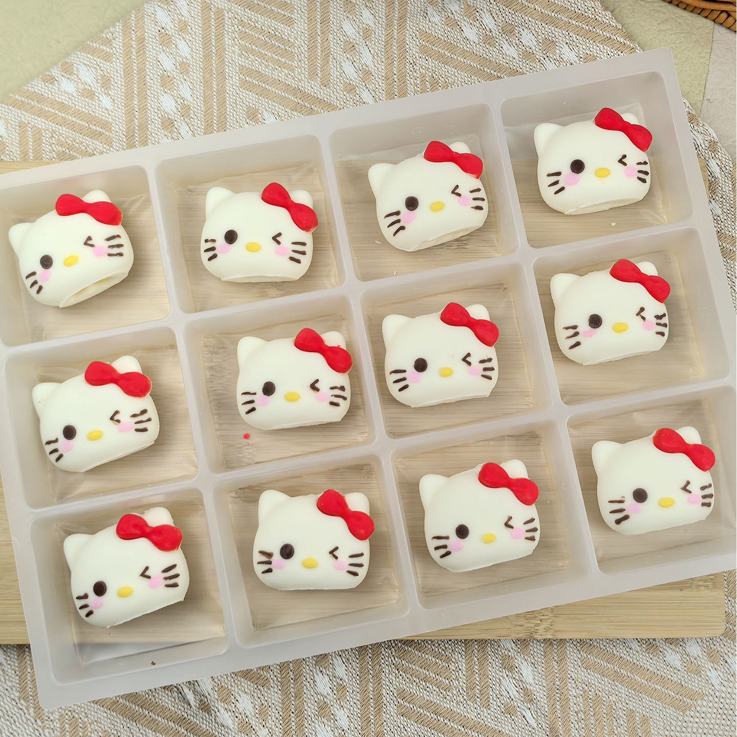 HelloKitty卡通头KT猫巧克力生日礼物蛋糕装饰摆件用品可食用节日,淘宝优惠券,粉丝福利购,淘宝优惠卷