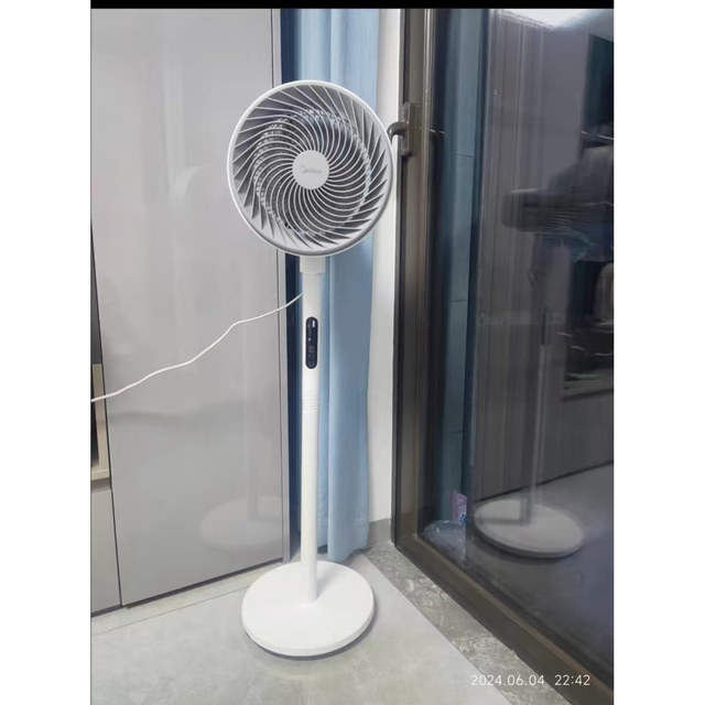 Midea Circulation Fan remotely controls up and down long distance to deliver air