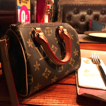 New IV Pet Bag Boston Pillow Bag Printed Genuine Leather Soft Cow Leather Skew Satchel Mini Packet Bag