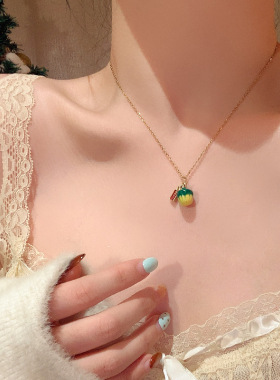 精致小众变色苹果吊坠钛钢项链女金色链条锁骨毛衣链珠饰创意配饰