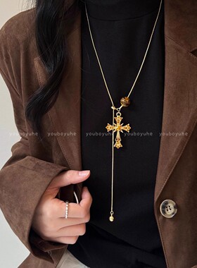 钛钢不掉色金色复古十字架项链女款轻奢感精致长款毛衣链配饰