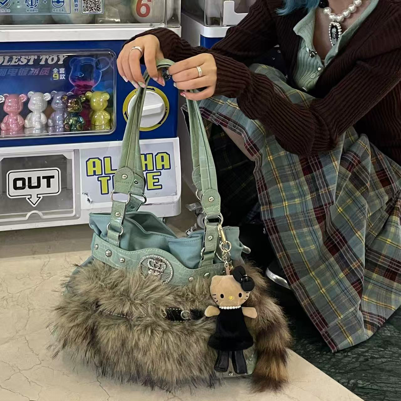 日光欲原创Y2K辣妹秋冬毛绒腋下包小众大容量通勤毛毛单肩托特包,淘宝优惠券,粉丝福利购,淘宝优惠卷