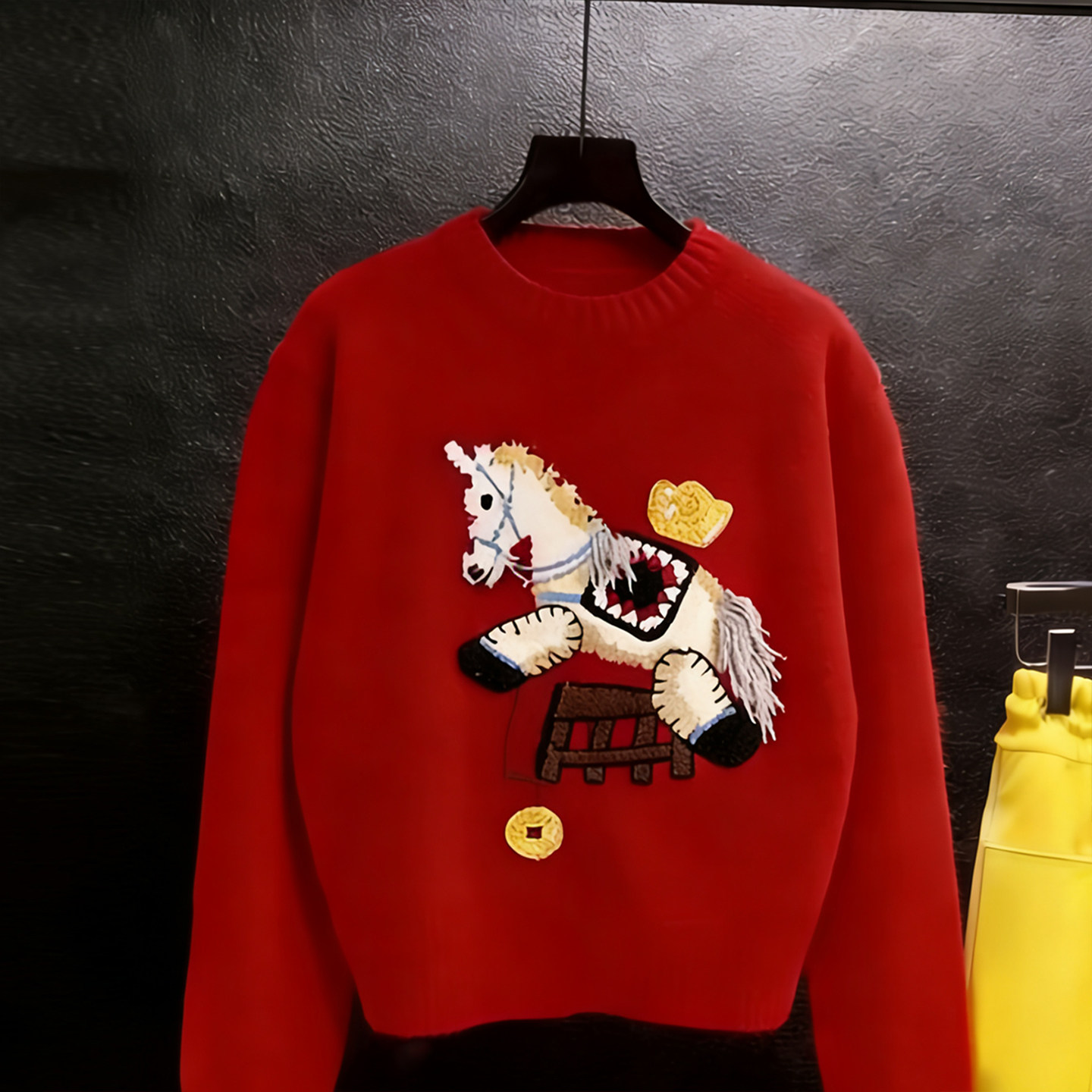 2025秋冬款新年喜庆小马刺绣红色圆领毛衣女小个子显瘦洋气针织衫,淘宝优惠券,粉丝福利购,淘宝优惠卷