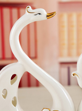 情侣天鹅陶瓷时尚风新房结婚礼物