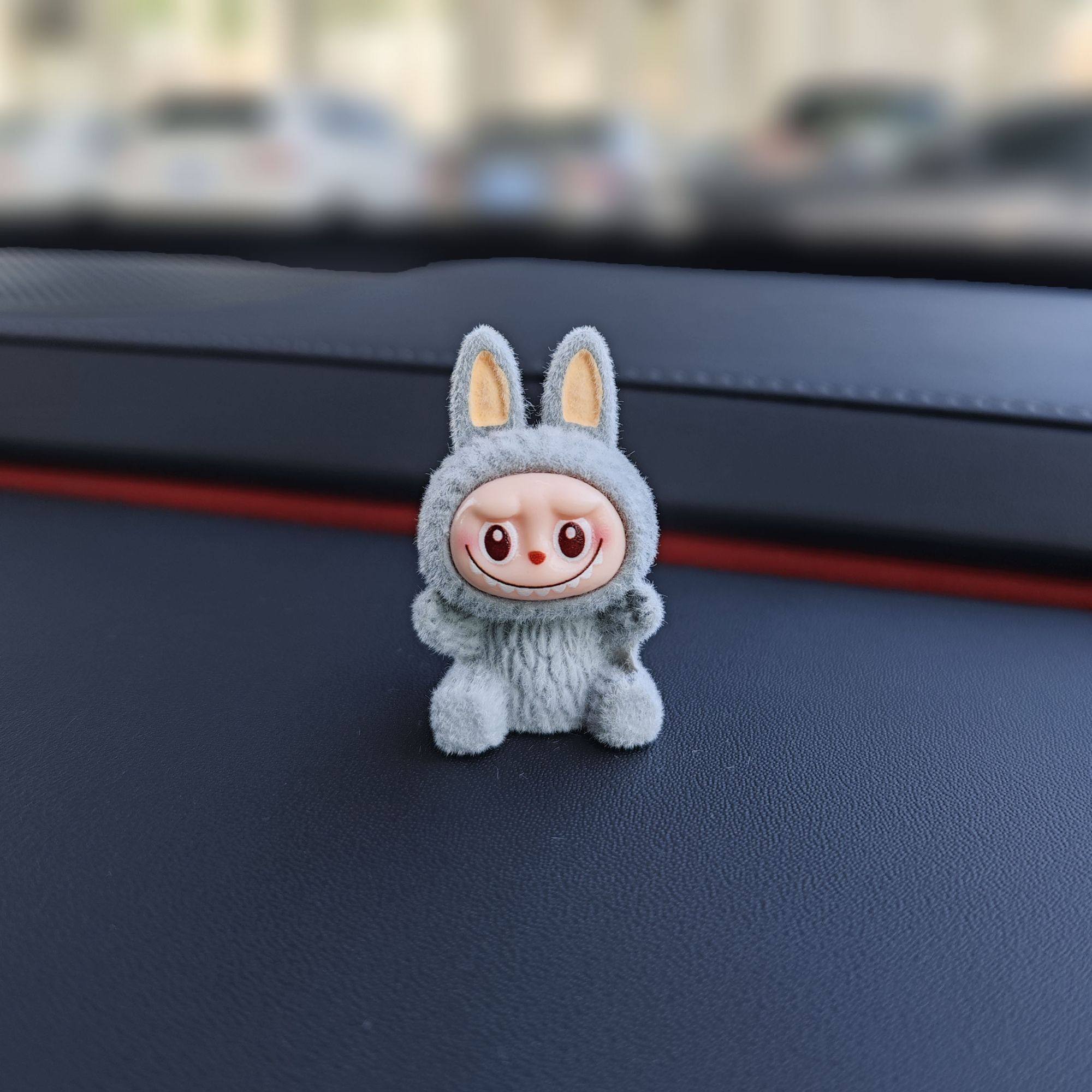 新款坐姿labubu拉布汽车中控台中控摆件卡通车载显示屏饰品,淘宝优惠券,粉丝福利购,淘宝优惠卷