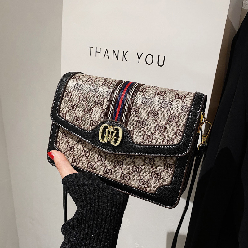 高级感包包女2025新款潮韩版时尚宽肩带斜挎单肩包港风复古小方包,淘宝优惠券,粉丝福利购,淘宝优惠卷