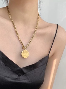 欧美时尚个性复古人像圆牌钛钢吊坠链条高级气质冷淡风简约项链女
