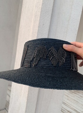 妖菲菲原创设计时尚字母钻流苏黑色麦秆草平顶礼帽旅游防晒大檐帽